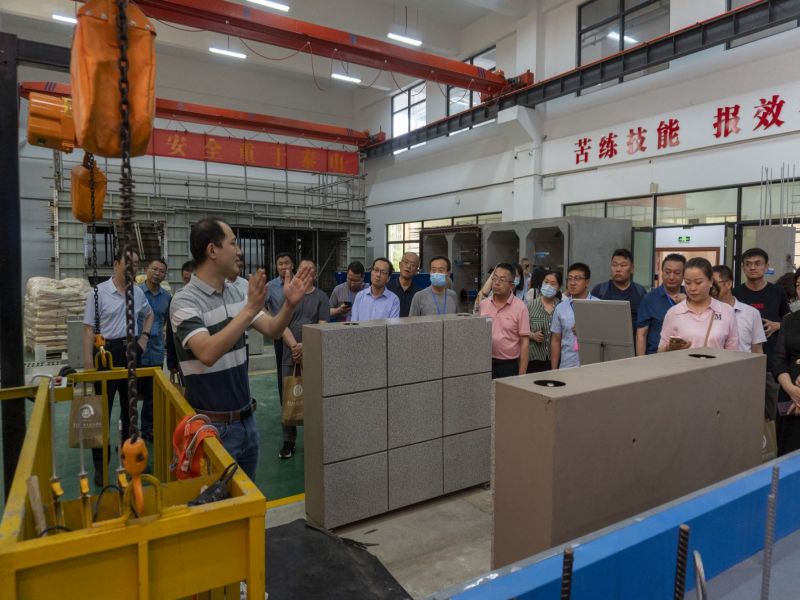 5参观问鼎网中国国家级装配式建筑生产性实训基地.jpg