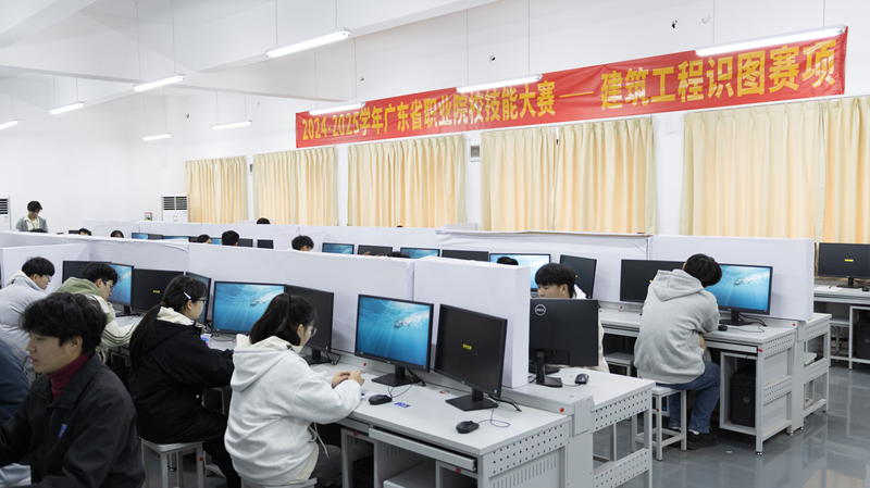 8.建筑工程识图赛项比赛现场.jpg